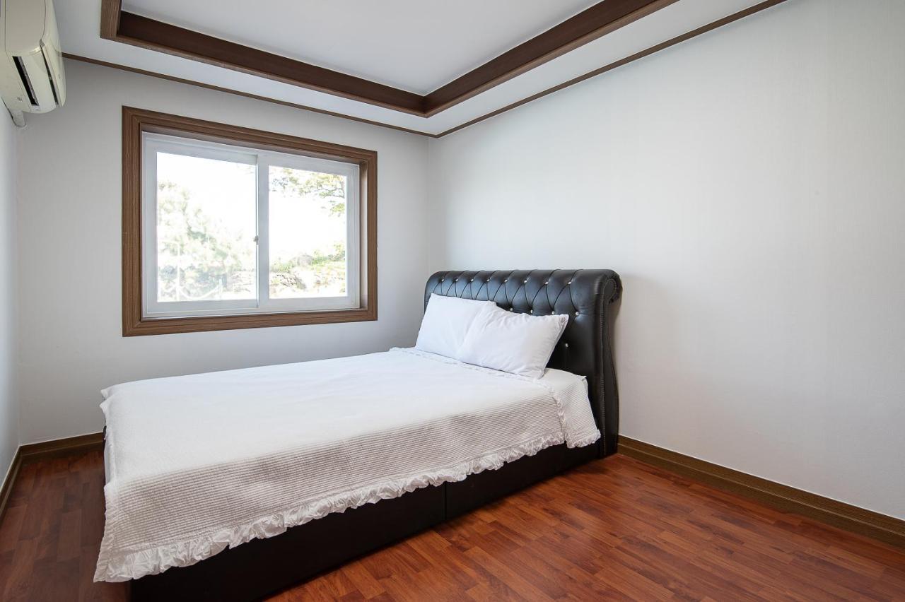White Dream Pension Jeju Exterior foto